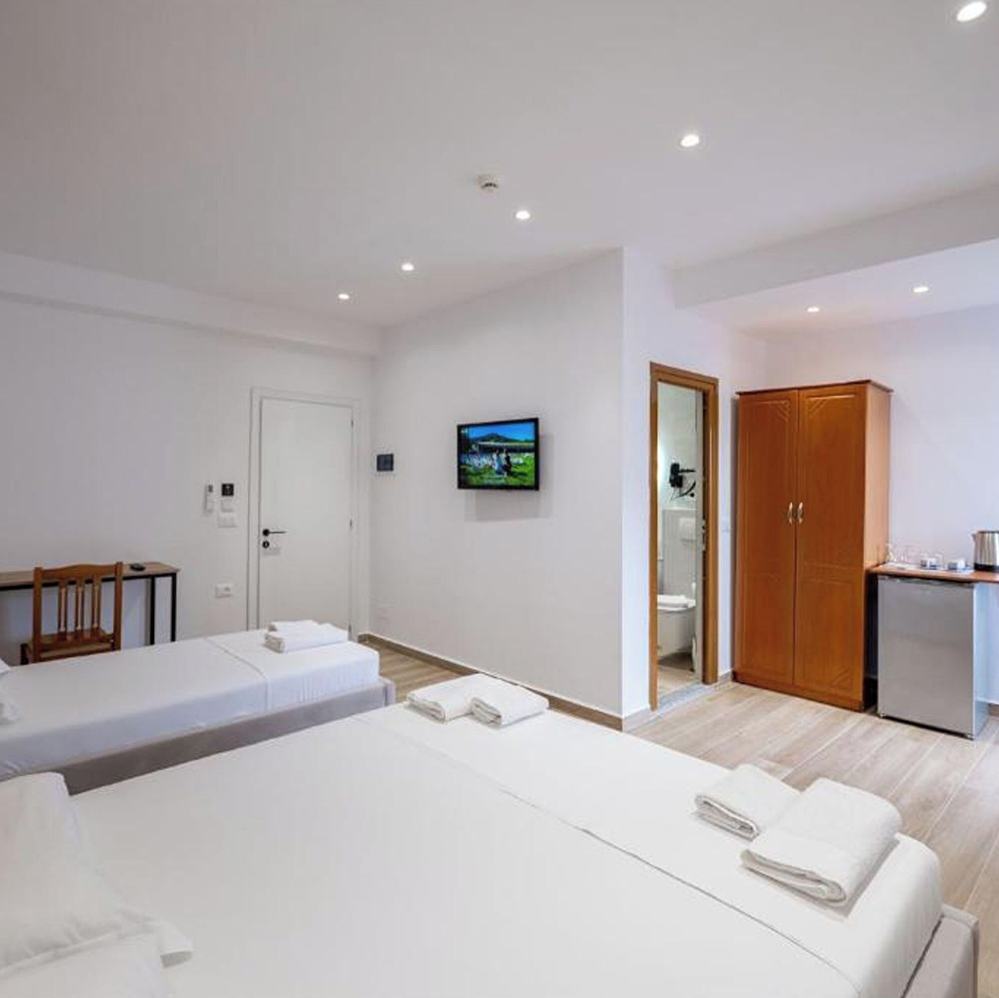 Basic Triple Room | Free WiFi, bed sheets