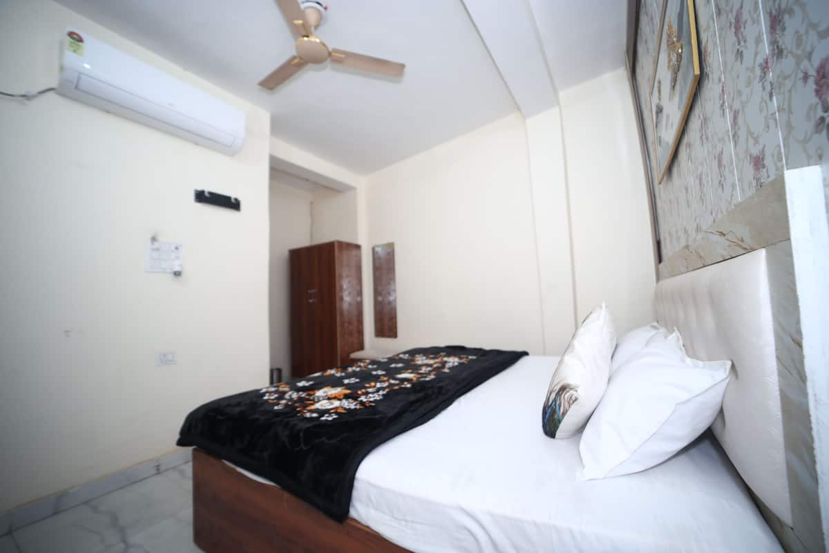 Family Room | Free WiFi