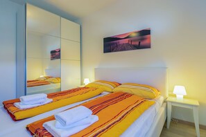4 bedrooms, iron/ironing board, WiFi, bed sheets - Modern villa with pool, garden and sea view for 8 people in Istria (Galižana)