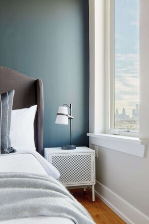 1 habitación, escritorio, tabla de planchar con plancha y wifi 
