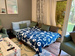 1 bedroom, iron/ironing board, WiFi, bed sheets - Top rated 1 BR+private garden in compound - families & single travelers only (Giza Governorate)