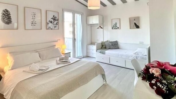 Triple Room, Terrace | Blackout drapes, soundproofing, iron/ironing board, WiFi (free) - Villa Noga Rooms (Selargius)