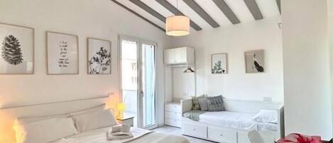 Triple Room, Courtyard View | Blackout drapes, soundproofing, iron/ironing board, free WiFi