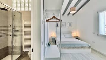 Kamar Double Standar, pemandangan halaman | Tirai kedap cahaya, kedap suara, setrika/meja setrika, dan Wi-Fi gratis