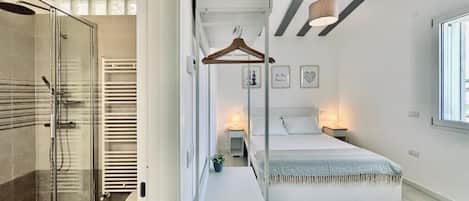 Standard Double Room | Blackout drapes, soundproofing, iron/ironing board, free WiFi