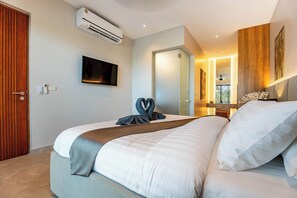2 bedrooms, Internet, bed sheets - Sky Oasis Penthouse – Rooftop Terrace & Private Mini Pool, 2BR, nr 211B
NEW 2026 (Muang Pattaya)