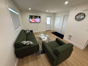 Living area - Fresh !AF! As Fresh (Whitehorse)