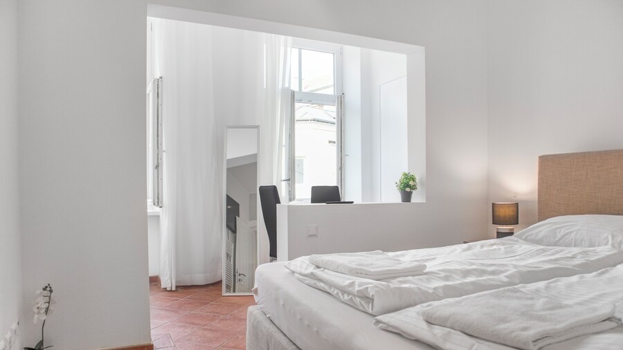 Spacious 7BR Apartment Hauptbahnhof