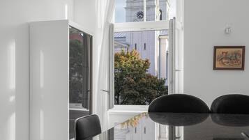 Basic Apartment | Dining