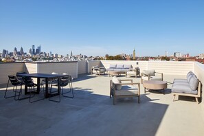 Outdoor dining - 2BR Art-Filled Philly Getaway (Philadelphia)