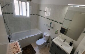 Hair dryer, towels, soap, toilet paper - Calm Seaview Nest in Peyia - Unwind, Relax & Enjoy Stunning SeaView of Coral Bay (Pegeia)