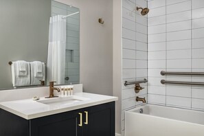 Shower, hair dryer, towels, shampoo - One-Bedroom Cozy Frankford (Philadelphia)