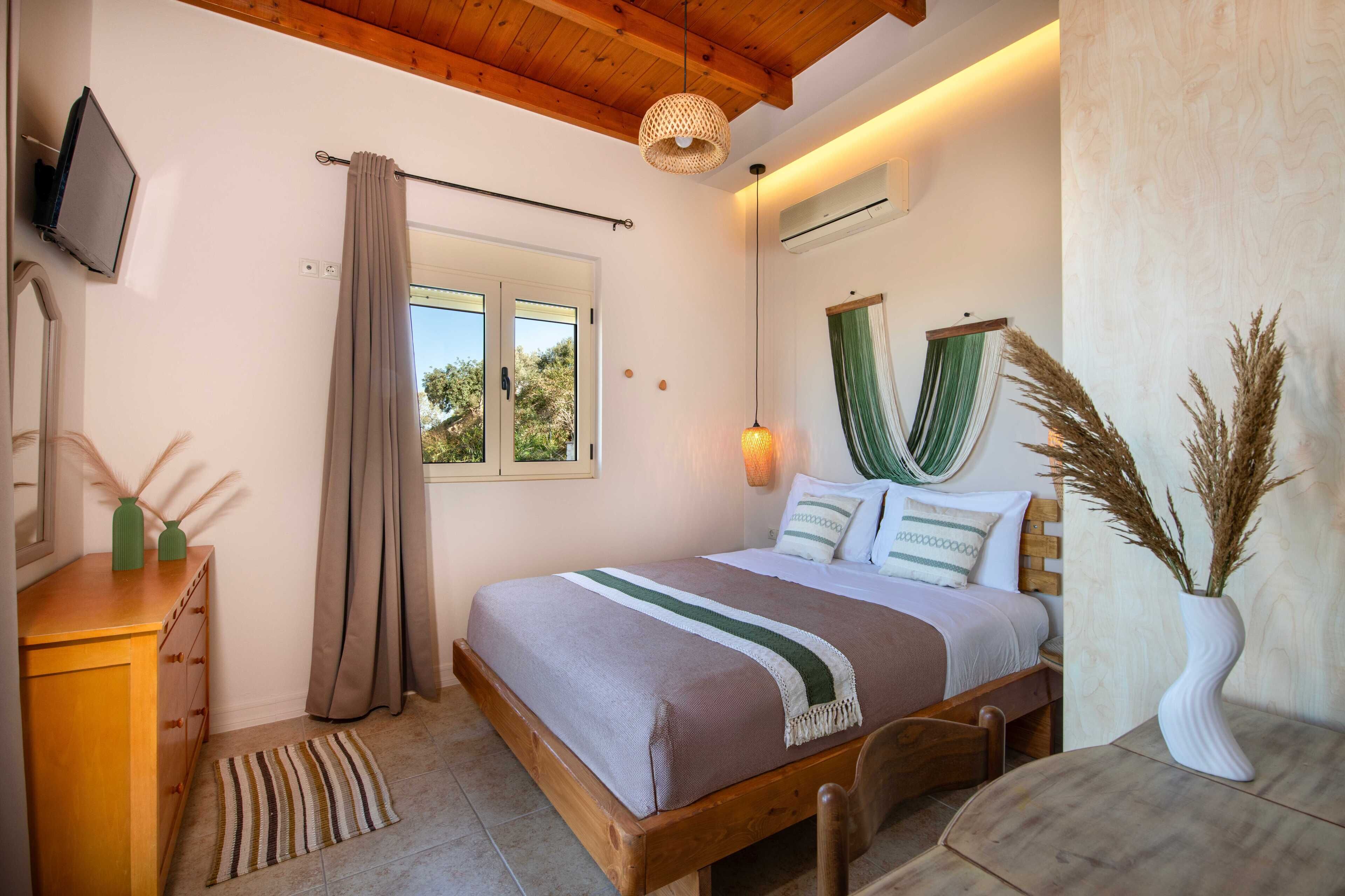 5 Schlafzimmer, Zimmersafe, Schreibtisch, Bügeleisen/Bügelbrett