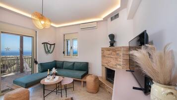 Smart-TV, Kamin, Tischtennisplatte, Bücher