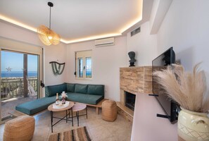 Smart-TV, Kamin, Tischtennisplatte, Bücher