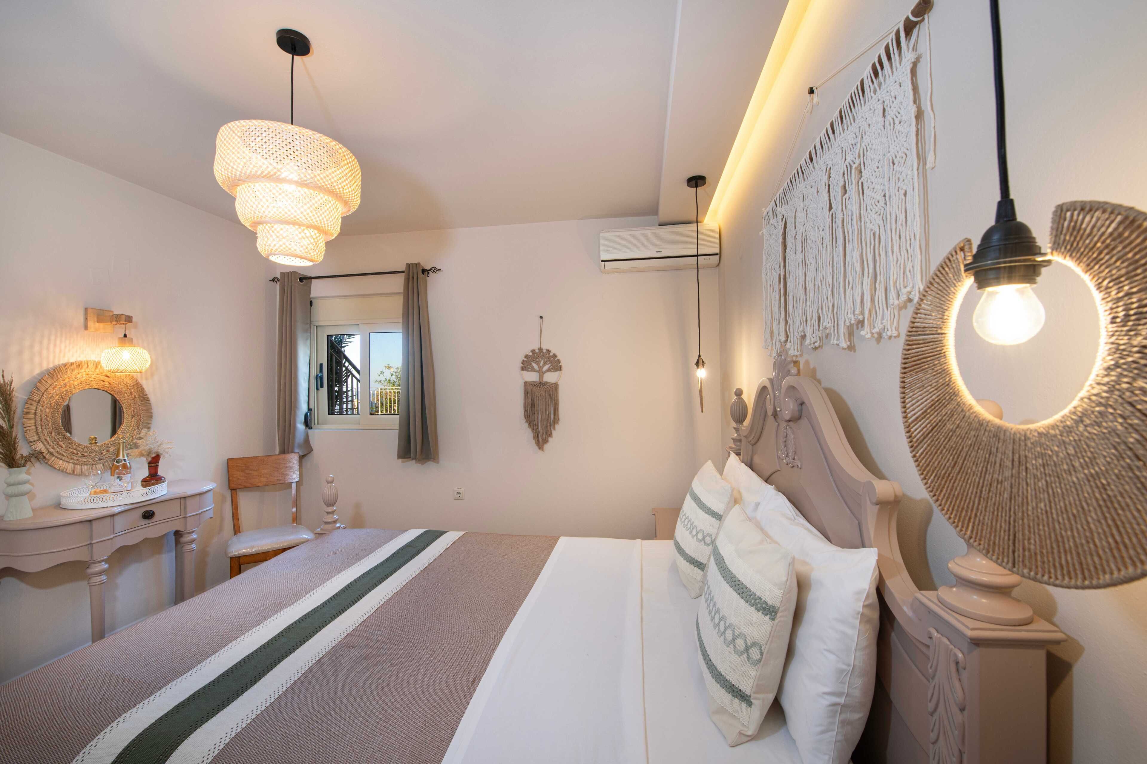 5 Schlafzimmer, Zimmersafe, Schreibtisch, Bügeleisen/Bügelbrett