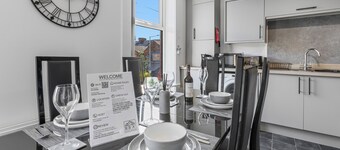 Large 6 bed 3 bath House ideal for workers/large groups