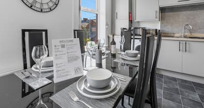 Large 6 bed 3 bath House ideal for workers/large groups