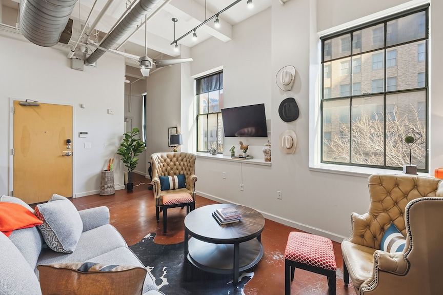 Stylish Loft In Heart Of Downtown | Chic Stay - Fort Worth