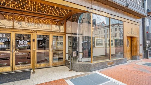 Stylish Loft in Heart of Downtown | Chic Stay