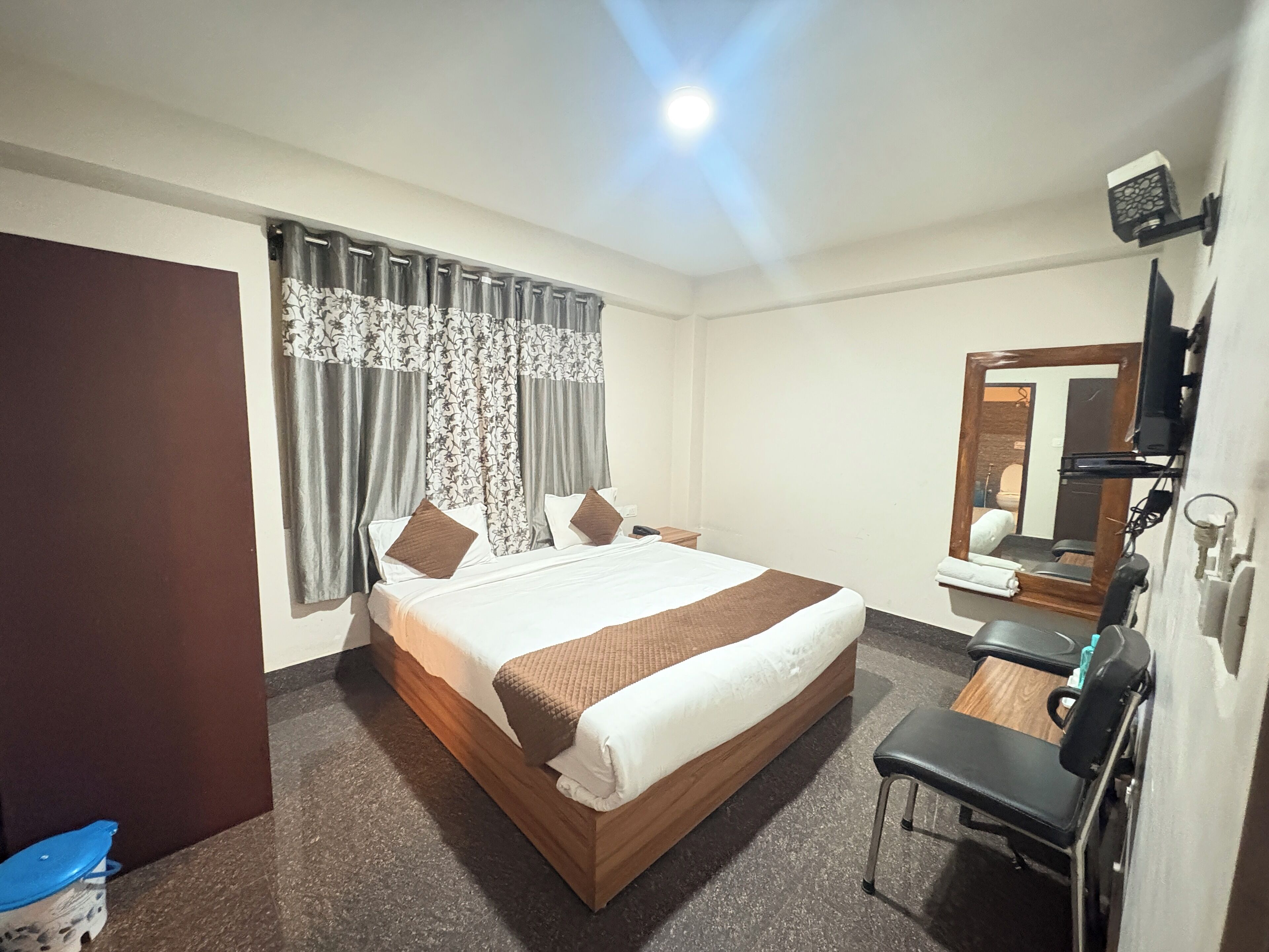 Superior Double Room, City View | Desk, WiFi (free)