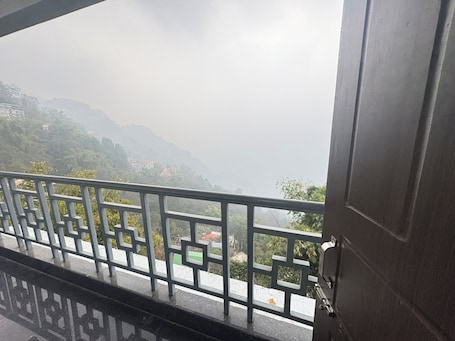 Vista a la montaña. Hotel Kaso Gangtok