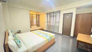 Superior Triple Room, Mountain View | Desk, free WiFi