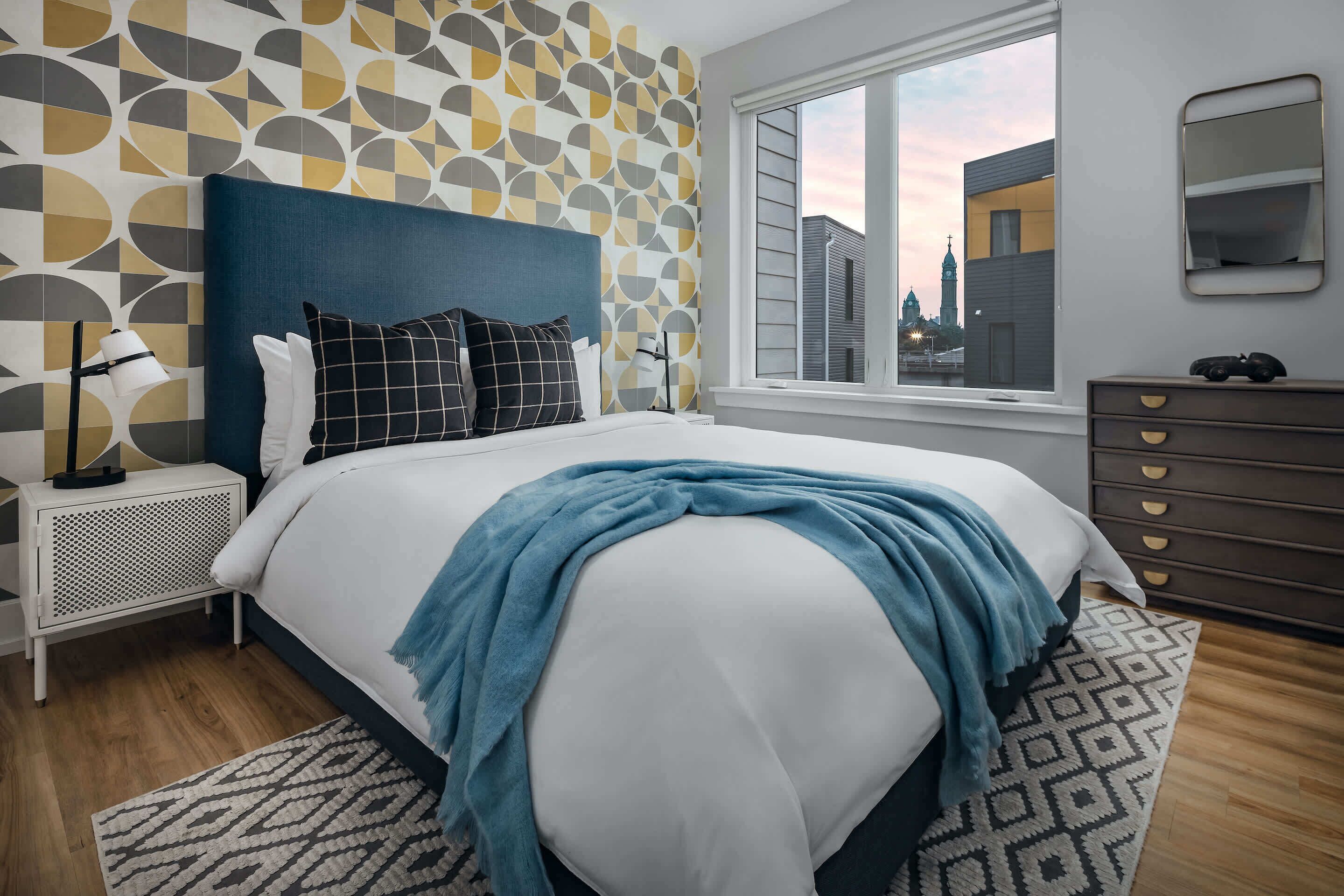 2 bedrooms, desk, iron/ironing board, WiFi