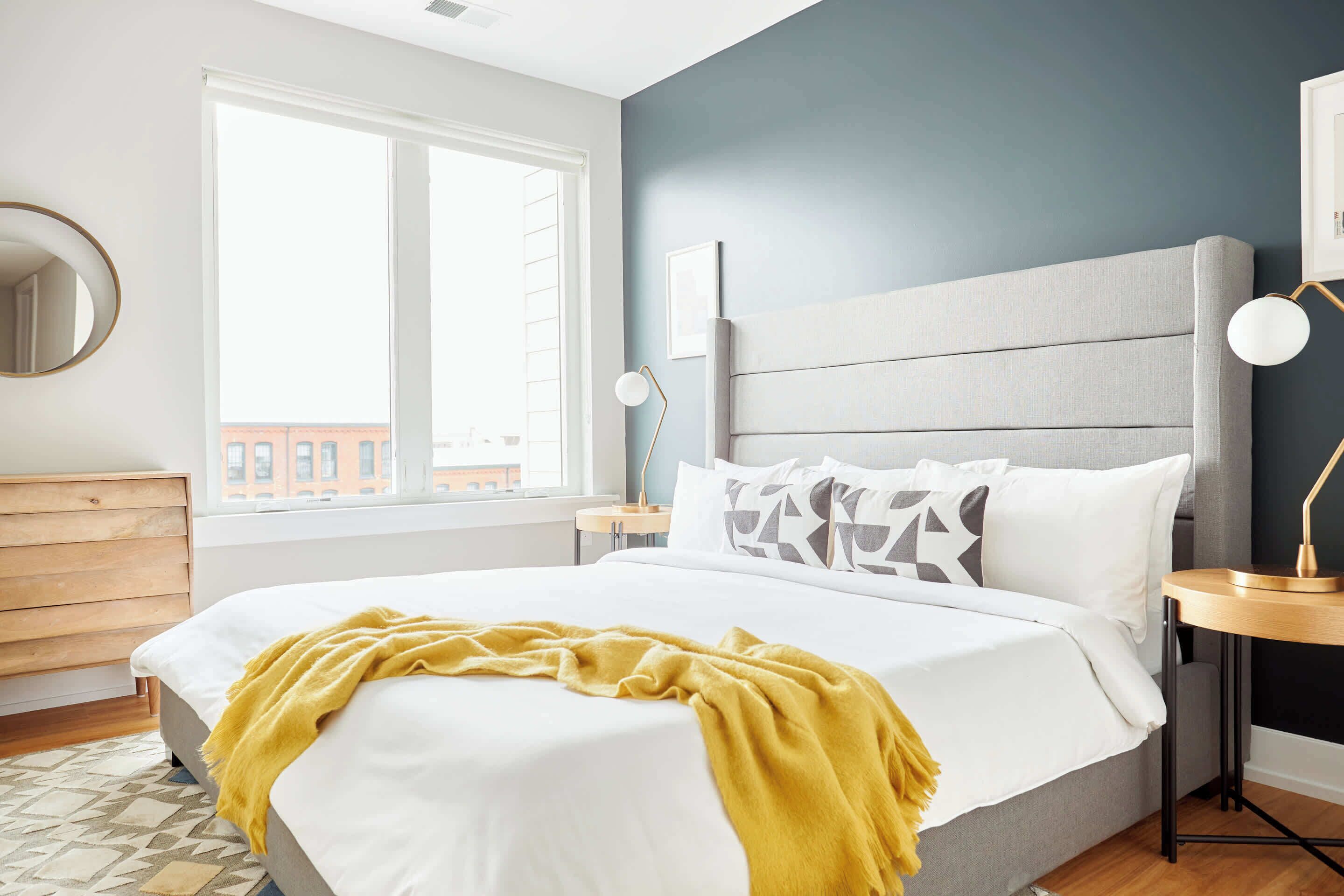 2 bedrooms, desk, iron/ironing board, WiFi