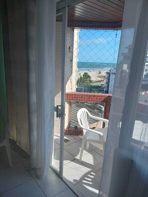 Interior - Oceanfront | 50m from Caiobá Beach | HVAC | 900 Mbps Wi-Fi | Covered Parking (Matinhos)