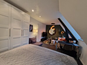 Room - Apartment in Antwerp's Historic Center (Antwerpen)