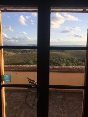 Interior - Authentic Tuscan house. Near Siena. Large pool. Phenomenal 360° views. (Toscana)