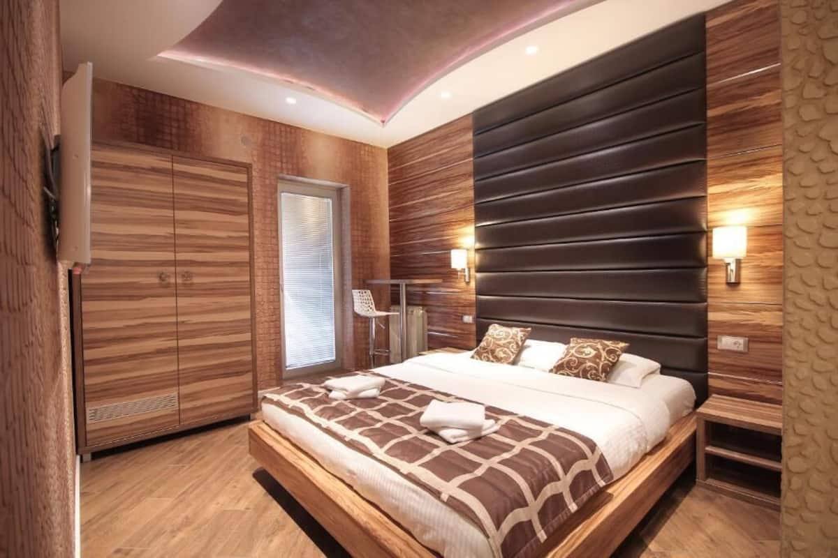 Soundproofing, iron/ironing board, free WiFi