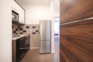 Superior-Apartment, Balkon, Stadtblick | Eigene Küche