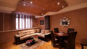 Departamento clásico, vista a la ciudad | Área de sala de estar