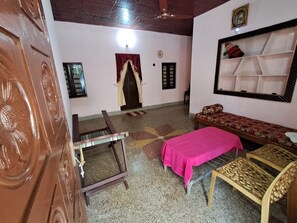 Interior - Lovely 2-bedroom house in Muriyad perfect for a relaxing getaway (Muriyad)