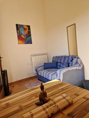 Living area - Retreat in nature, on request with holistic support - yoga, massage (Spongano,)
