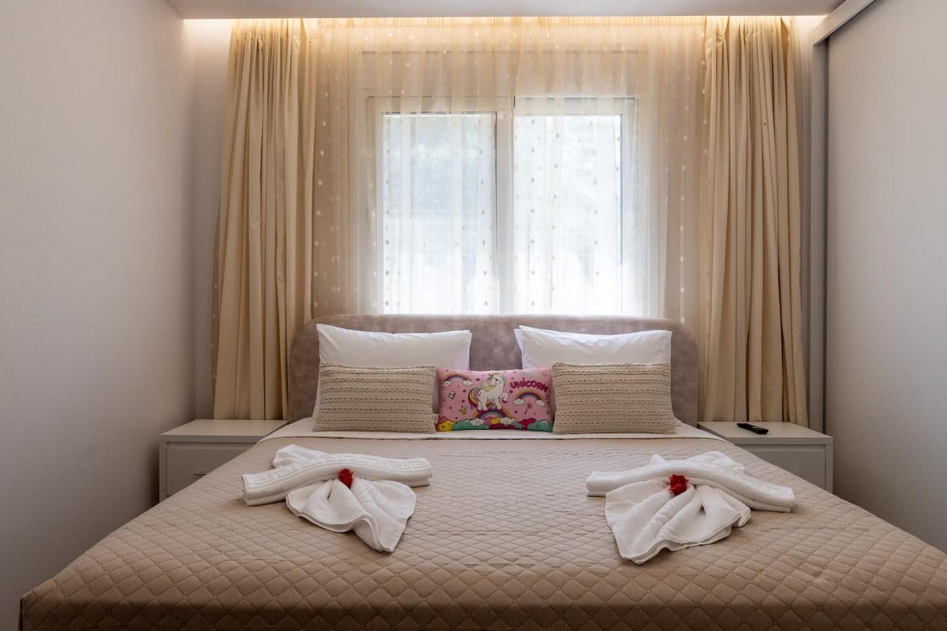 Iron/ironing board, WiFi, bed sheets