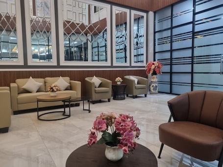 Lobby. Cam Almira Hotel