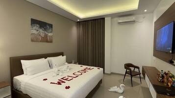 Estúdio standard, vista para o pátio | Escrivaninha, Wi-Fi de cortesia