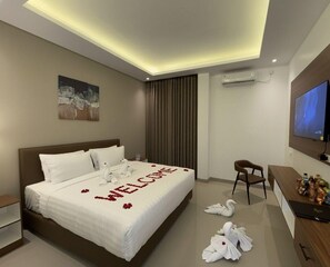 Estúdio standard, vista para o pátio | Escrivaninha, Wi-Fi de cortesia