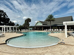 A heated pool - Living The Dream - 2/2 w/ Golf Cart in The Village of McClure (McClure, The Villages)