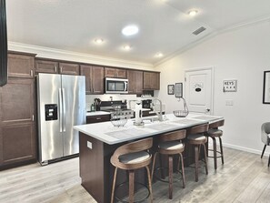 Fridge, microwave, oven, stovetop - Living The Dream - 2/2 w/ Golf Cart in The Village of McClure (McClure, The Villages)