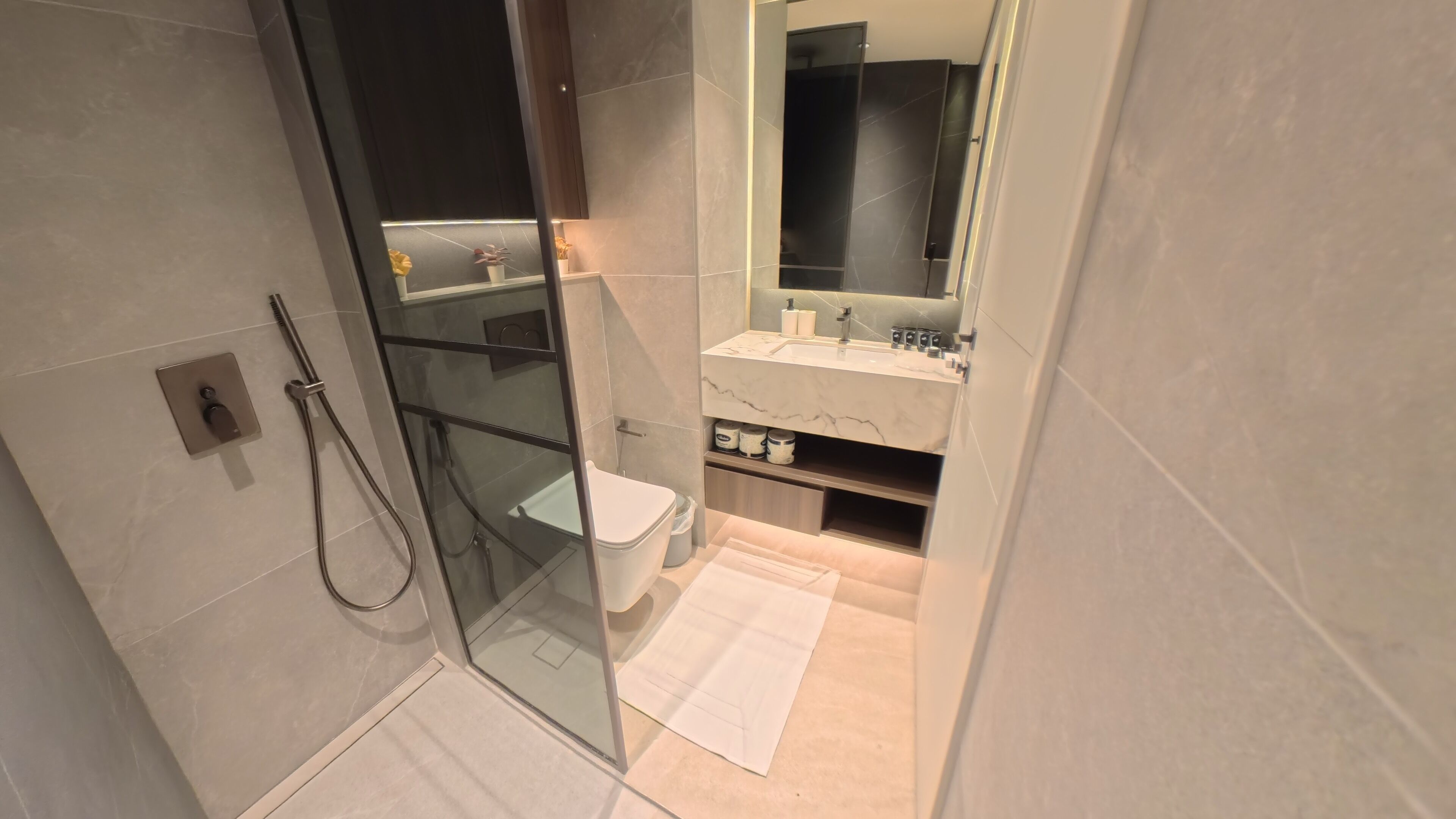 Appartement, 1 très grand lit, vue piscine | Salle de bain