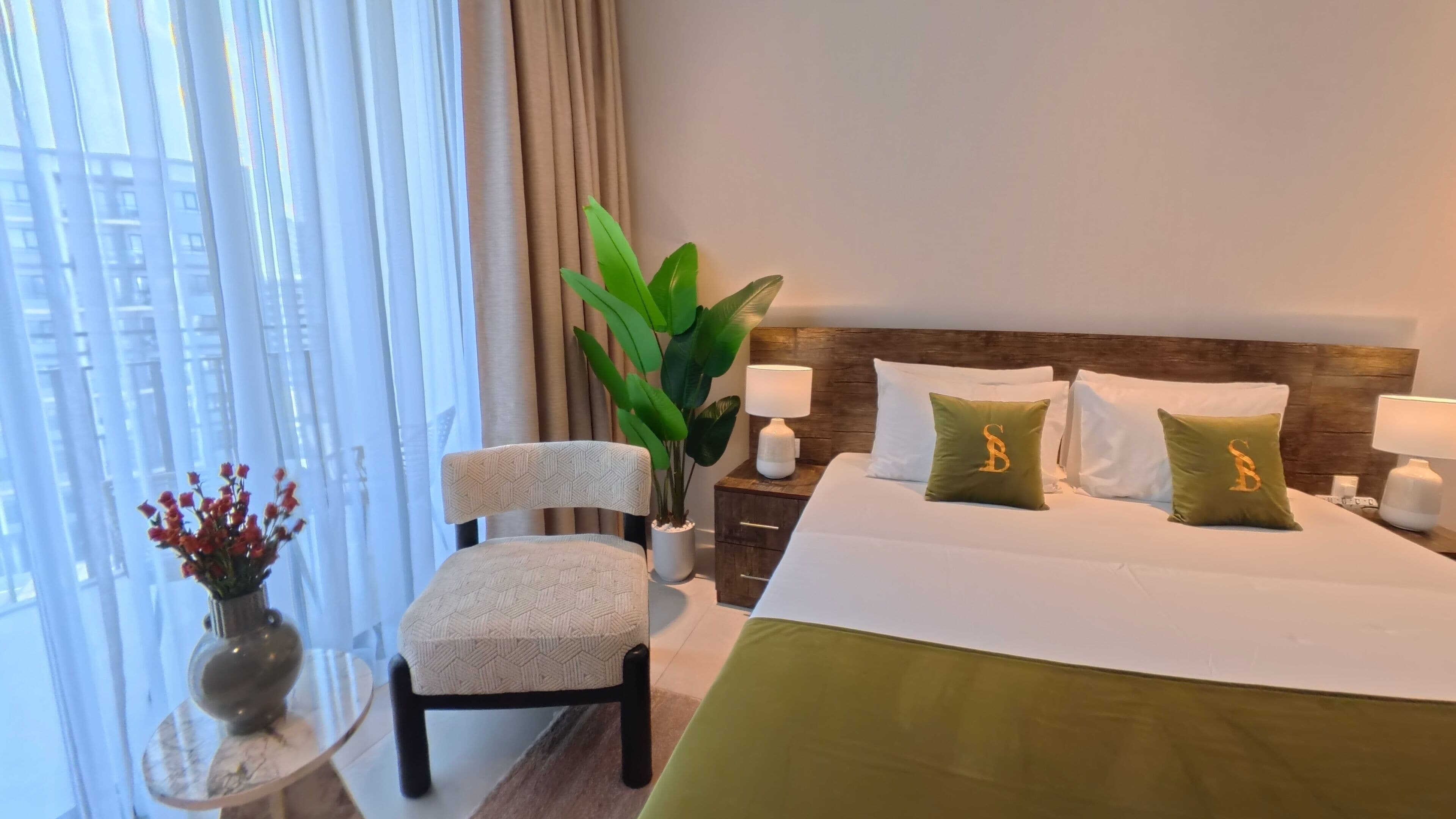 Apartment, 1 King Bed, Pool View | Iron/ironing board, free WiFi