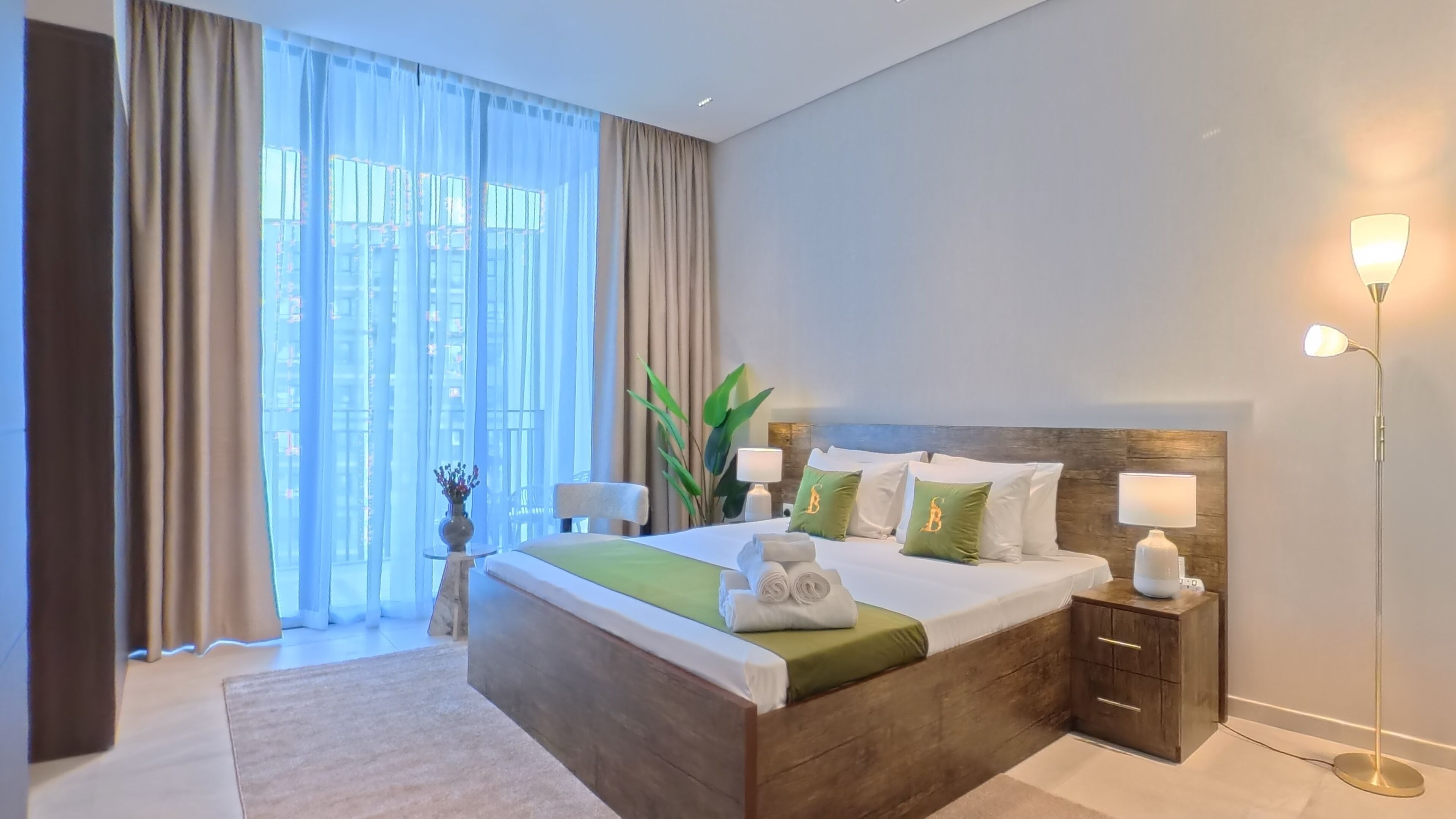 Apartment, 1 King Bed, Pool View