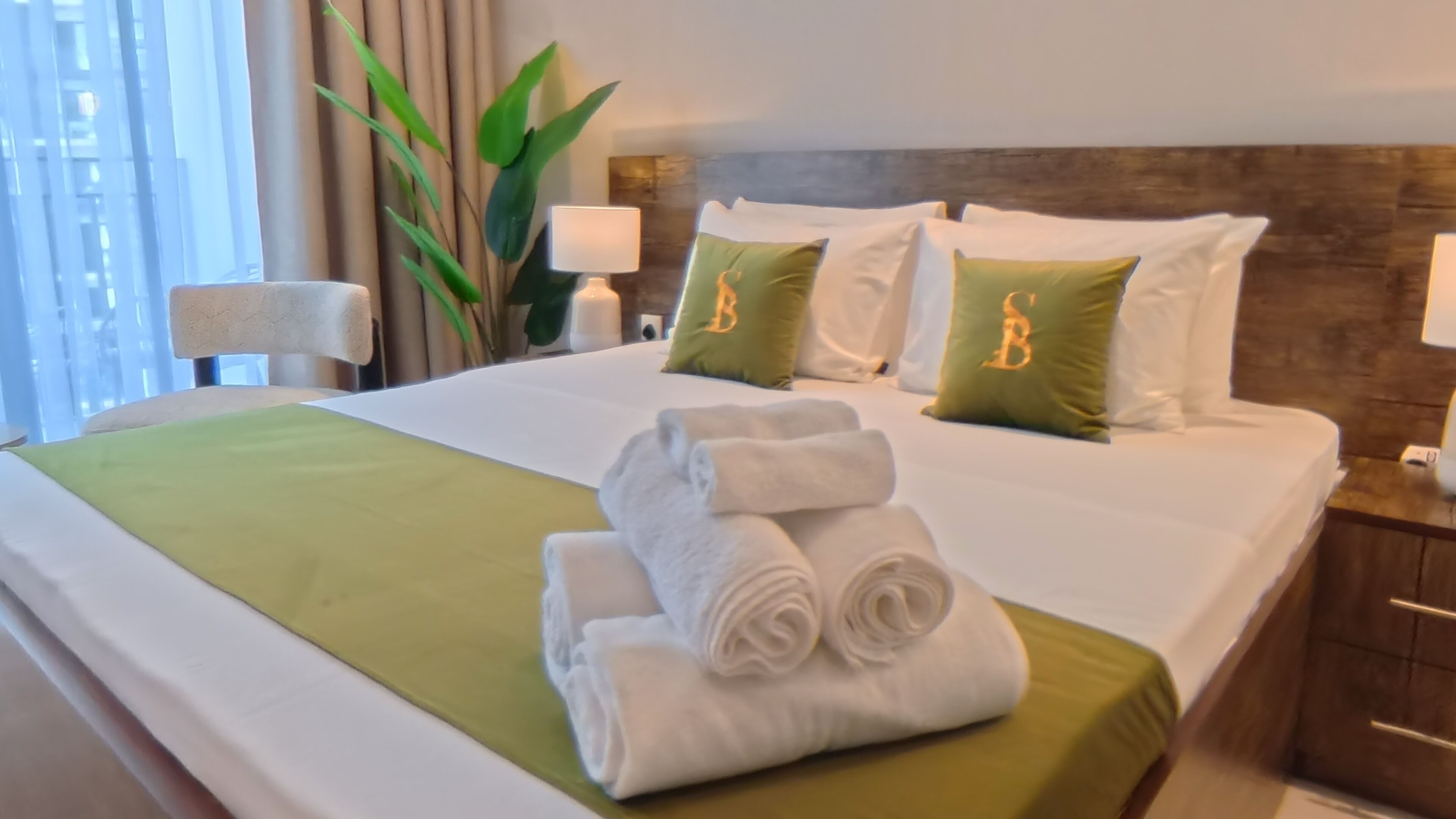 Appartement, 1 très grand lit, vue piscine | Fer et planche à repasser, Wi-Fi gratuit
