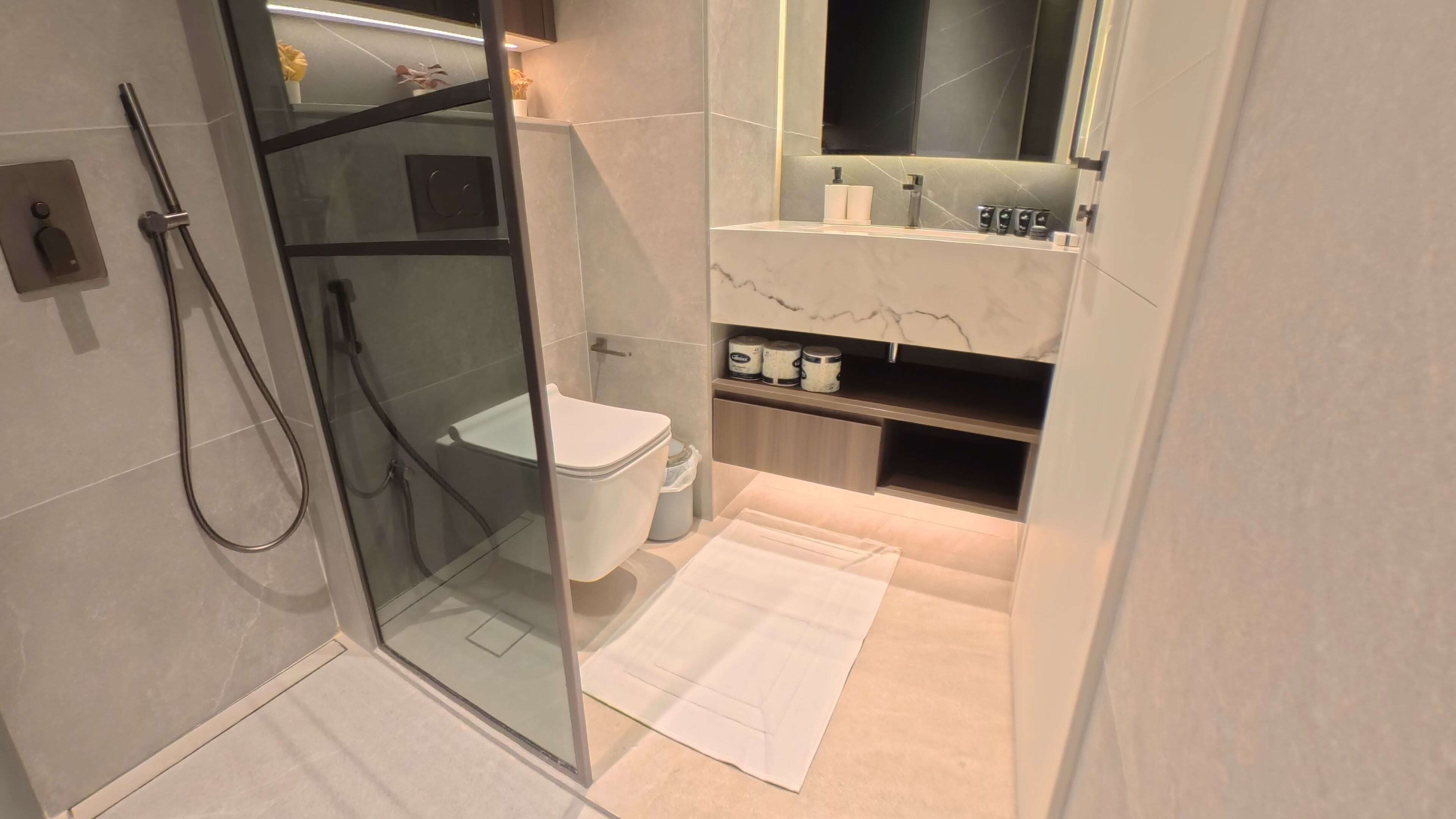 Appartement, 1 très grand lit, vue piscine | Salle de bain