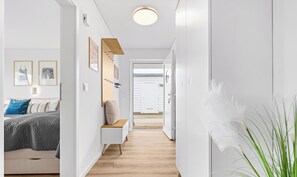 2 bedrooms, iron/ironing board, travel cot, free WiFi - Strandkörbchen - Infrared heat cabin, fireplace, sun loungers, fly screens (Olpenitz)