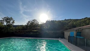 Pool - 3-bedroom house in the Verdon Natural Park (Quinson)